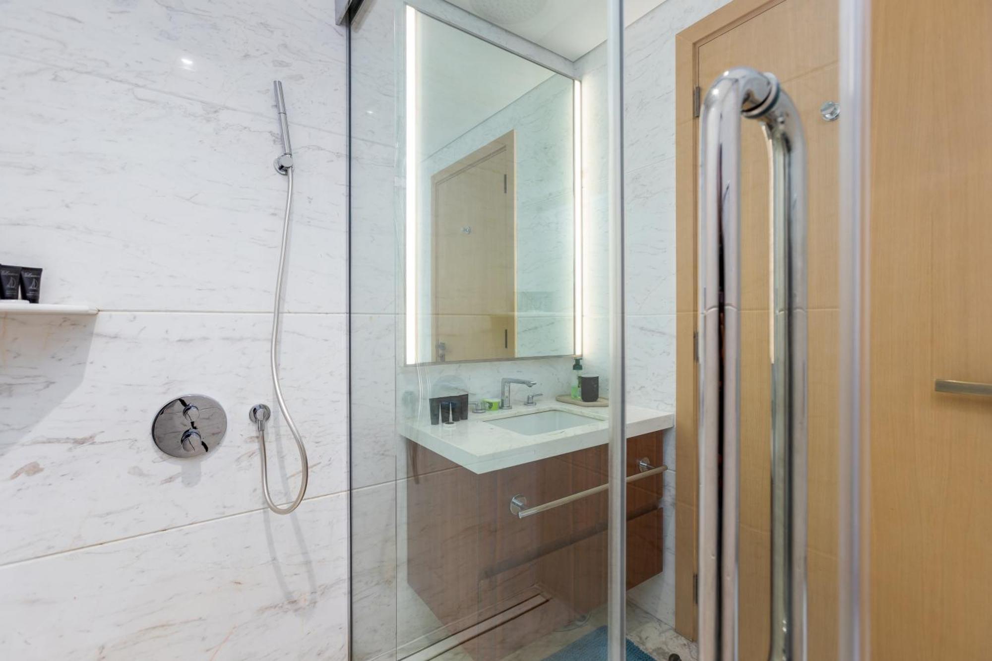Modern 1Br Apartment, High Floor, Near Dubai Mall Buitenkant foto